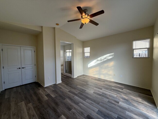 Building Photo - Beautiful Bradley Square Single Story Home With Easy Access to Shopping/101 Frwy