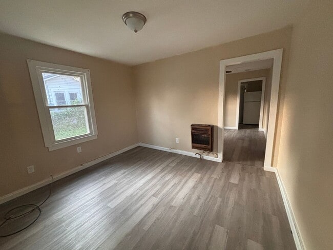 Building Photo - 404 E 19th St