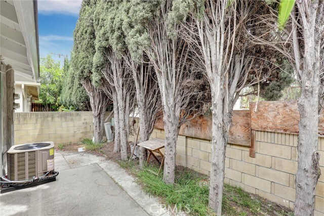 Building Photo - 404 E Glendale Dr