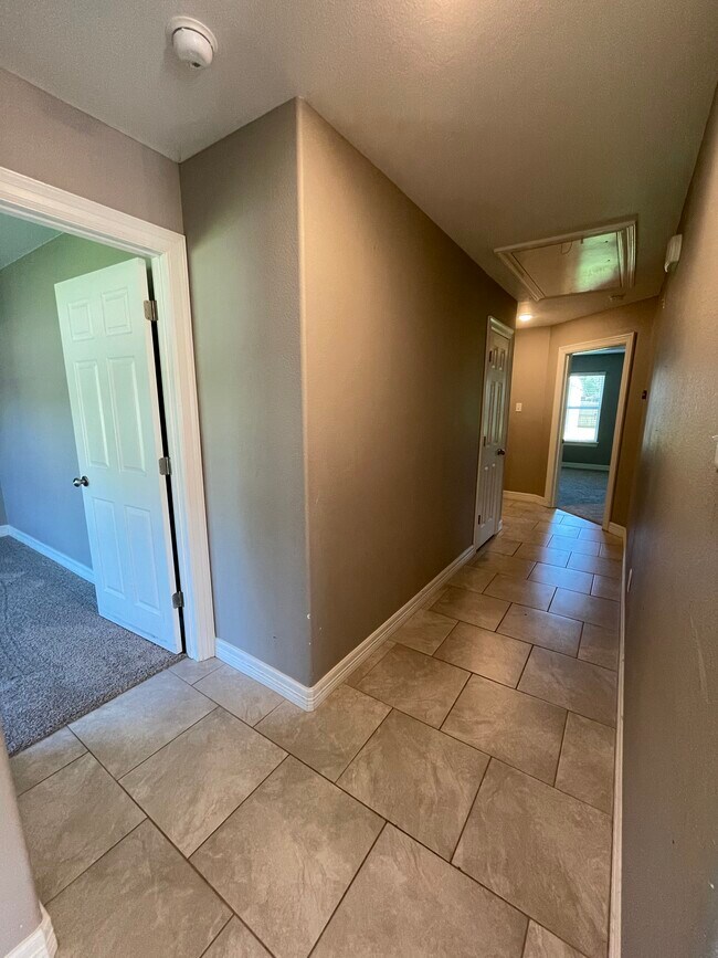 Building Photo - 6122 Stoney Brook Dr