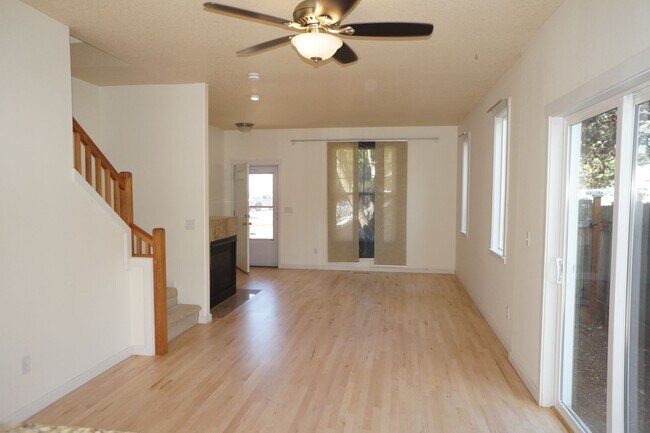 Building Photo - 3822 SE Schiller St