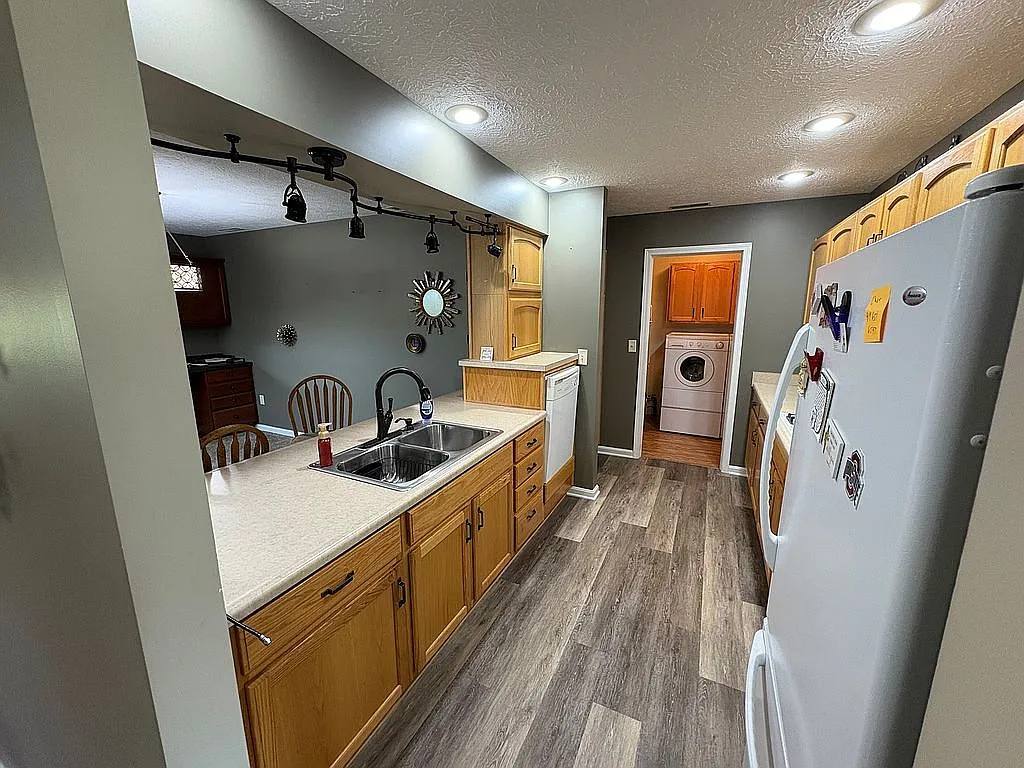 Building Photo - 8446 Creekview Ln