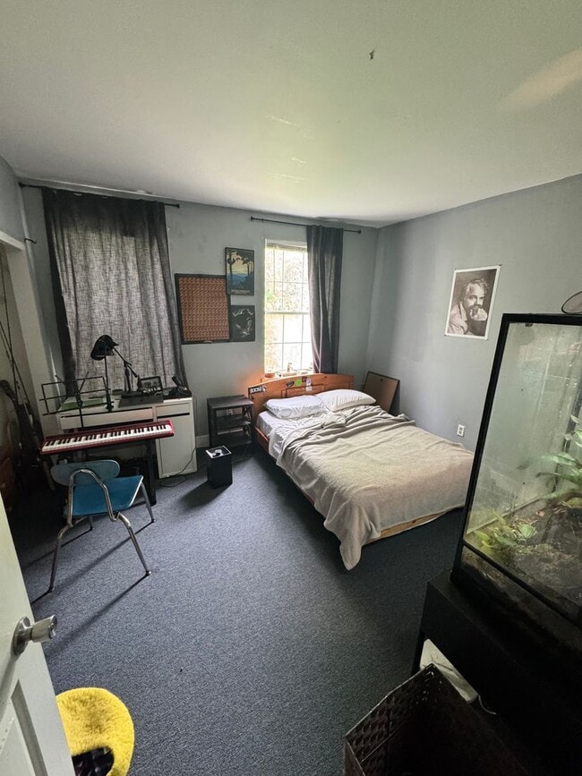 Building Photo - 3 bed 2 bath close to VCU