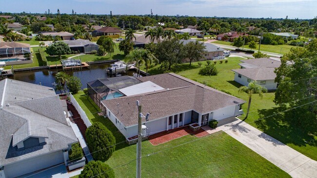 Building Photo - Gulf Access Pool Home. 4BED/2BATH. SE OF CAPE CORAL FL. Special Offer! Qualify for a deposit-free...