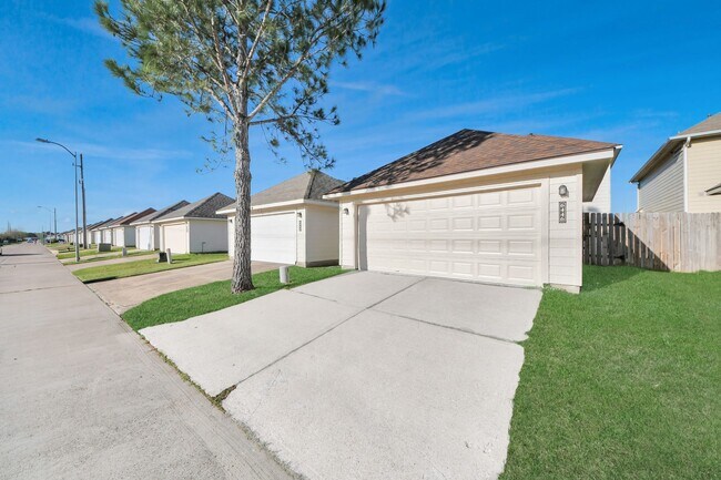 Building Photo - 6446 Mountain Pines Ln