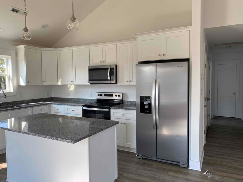 Building Photo - 307 Indian Dr