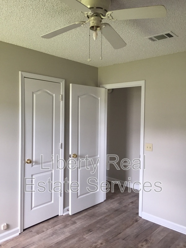 Building Photo - 936 Poppleton Dr