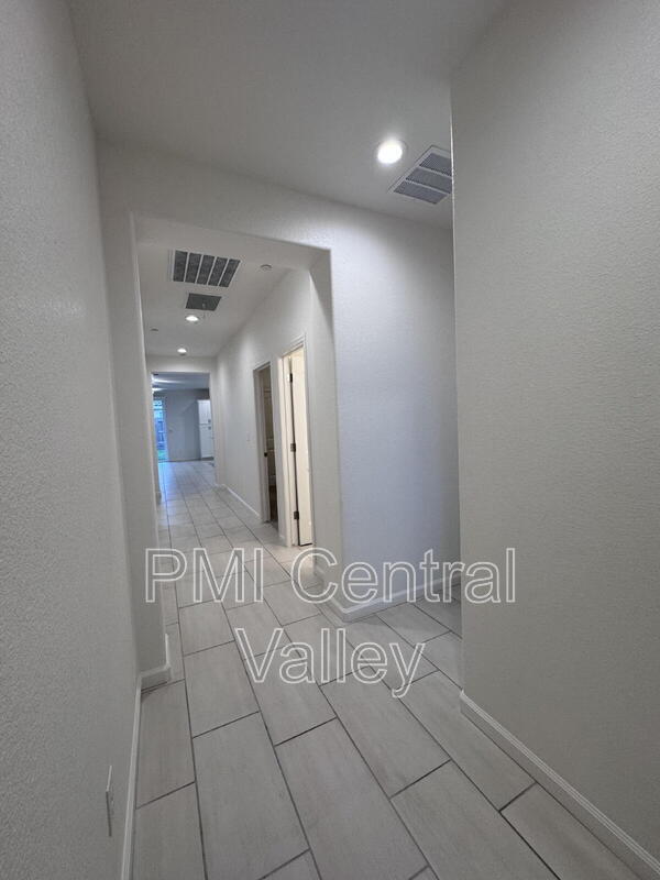 Building Photo - 4612 Irma Dr