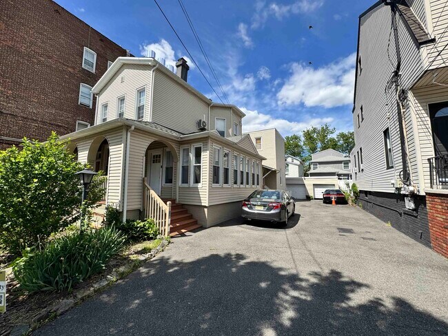 Primary Photo - 99 W 35th St