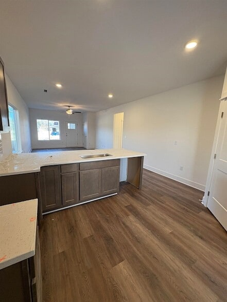 Building Photo - 4831 N Vassar Ave