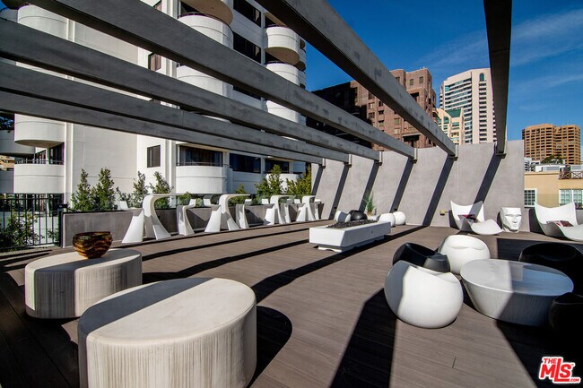 Building Photo - 10563 Ashton Ave