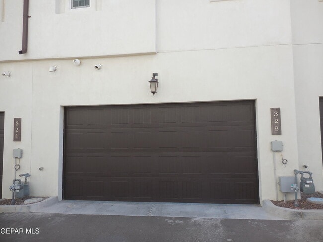 Building Photo - 328 Vin Raliuga Ct