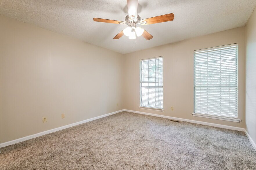 Building Photo - 4681 Woodglen Ct
