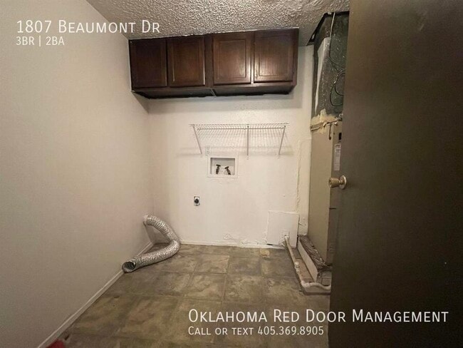 Building Photo - 1807 Beaumont Dr