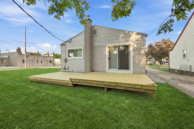 Building Photo - 22529 Tuscany Ave