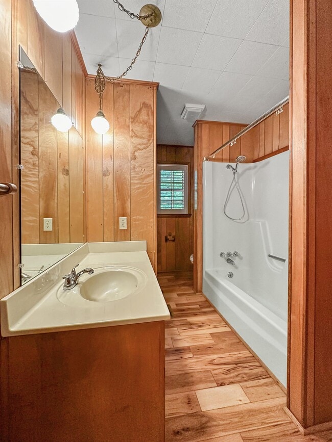 Building Photo - 8835 Tallow Tree Rd