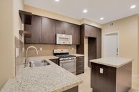 Building Photo - Bright and Charming 3 Bedroom Townhouse wi...