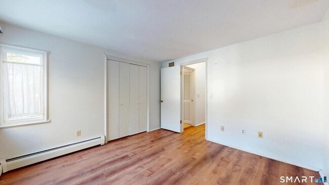 Building Photo - 6 Lyle Ct