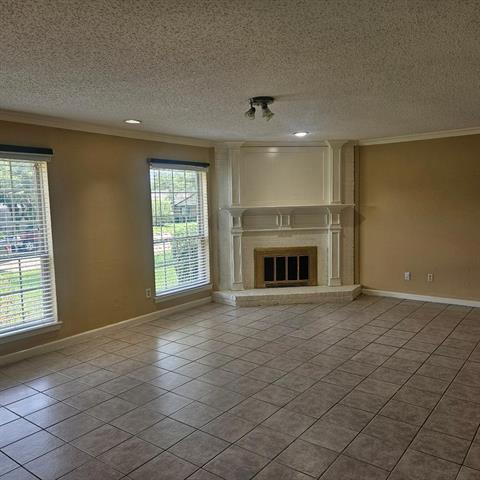 Building Photo - 2221 Ridgedale Dr