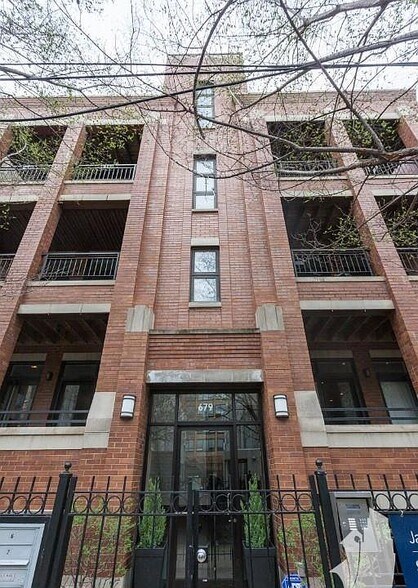 Building Photo - 679 N Peoria St