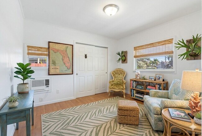 Building Photo - 1001 SE 5th Ave