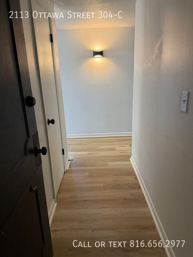 Building Photo - 2113 Ottawa St