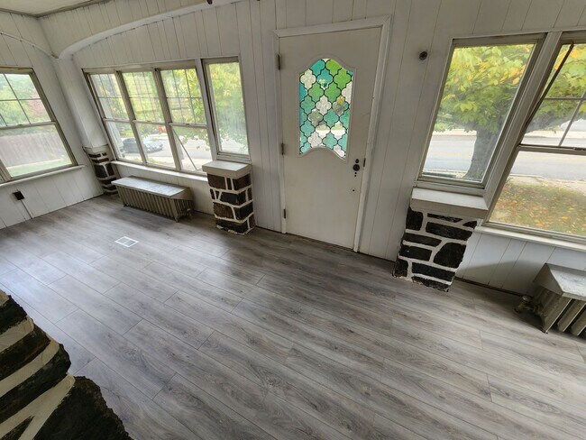 Building Photo - Andorra Single Rancher with walk-up storag...