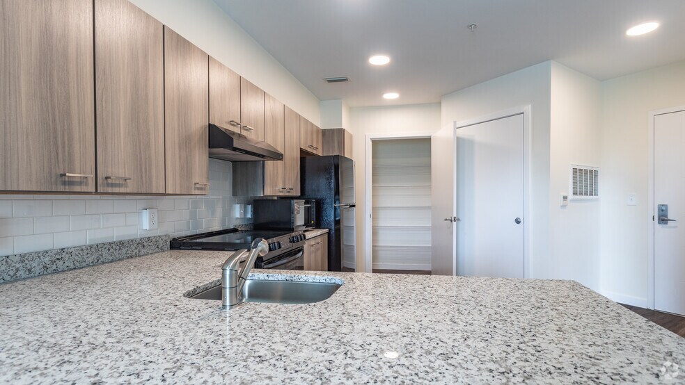 1BR,1BA,-668SF The Poe - The Concord Northside