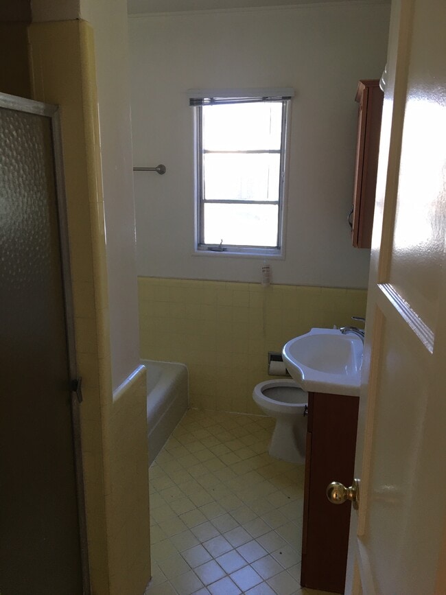 Building Photo - 5301 Russell Ave