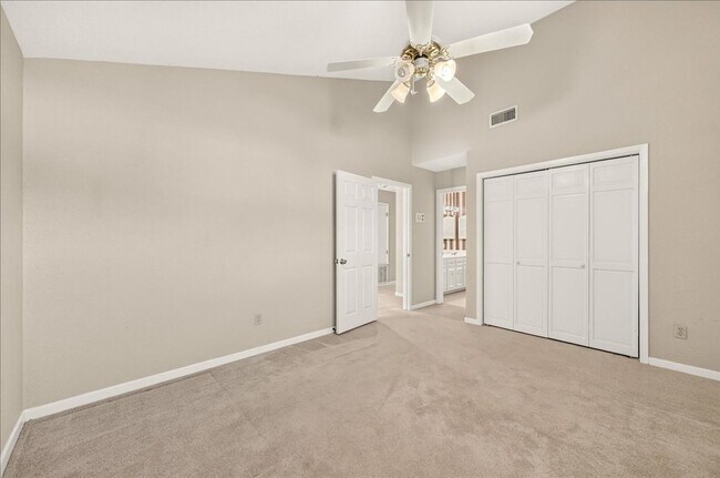 Building Photo - 5305 Greenbriar Dr