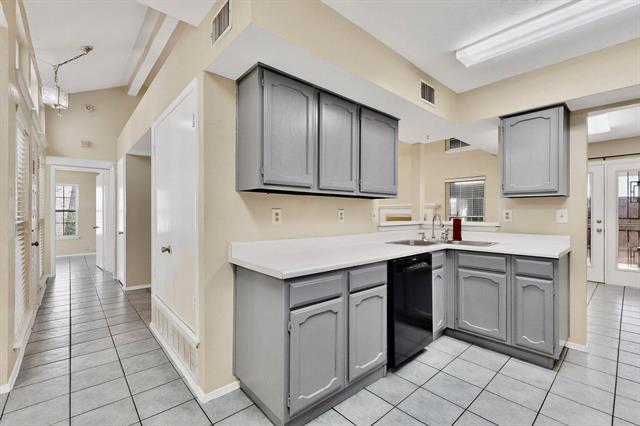 Building Photo - 2426 Sutton Dr