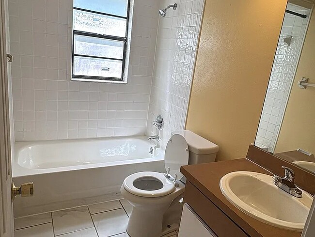 Building Photo - 1082 Old S Dr