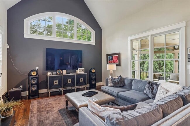 Building Photo - 6285 Aberdeen Dr NE