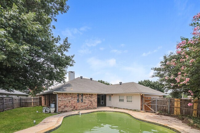 Building Photo - 4 BR/3BA | Newly Renovated Single Family Home | Fenced Patio | Private Pool!