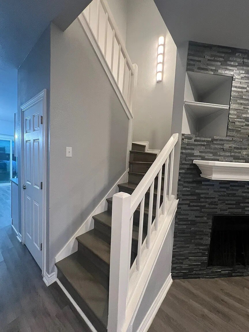Building Photo - Room in Townhome on Magnolia Blossom St
