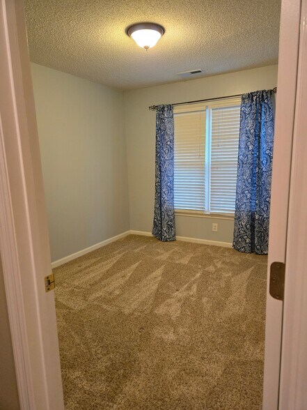 Building Photo - 112 Ramble Cir