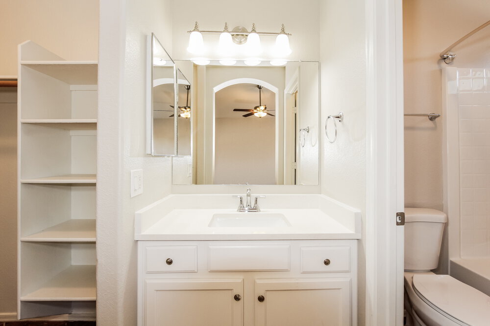 Building Photo - 3621 S 73rd Dr