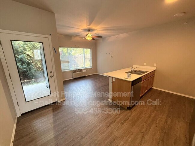 Building Photo - 3655 Pleasant View Dr NE