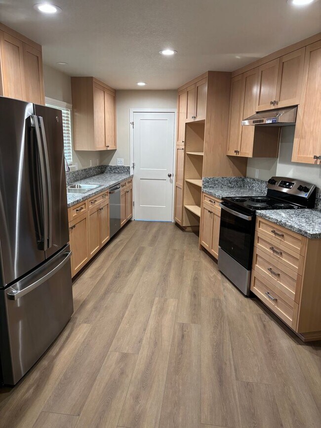 Building Photo - 3 BD 2 BA House in Yuba City! AVAILABLE NOW!!