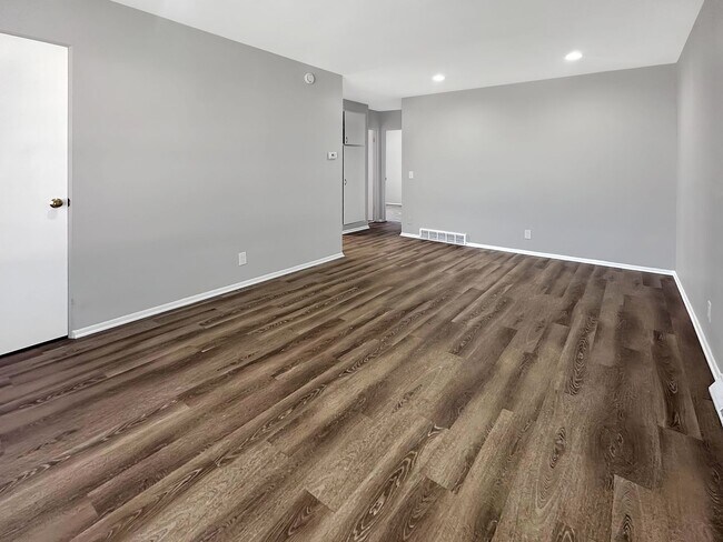 Building Photo - 2836 S Burdick St