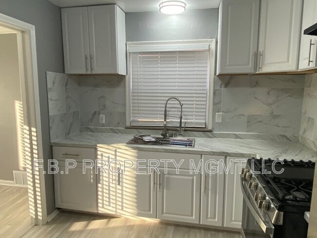 Building Photo - 19480 Huntington Rd