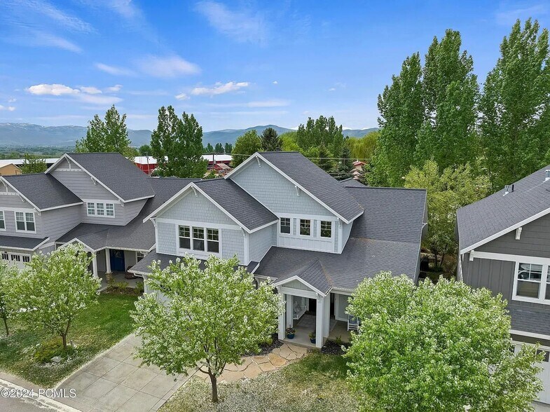 Building Photo - 520 Mission Dr