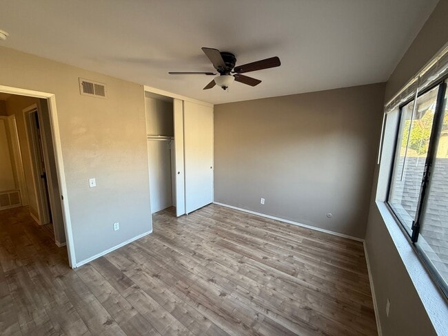 Building Photo - 3 Bedroom, 2.5 Bath Two-Story Townhome in Tierrasanta