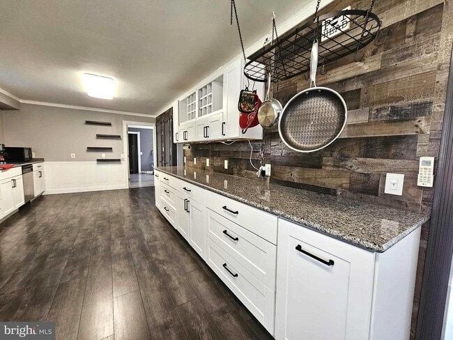 Building Photo - 8681 Mar Lynn Dr