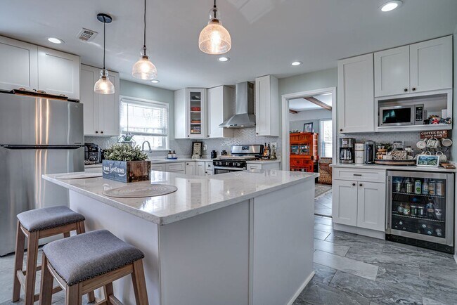 Building Photo - Gorgeous single-family home close to Belvo...