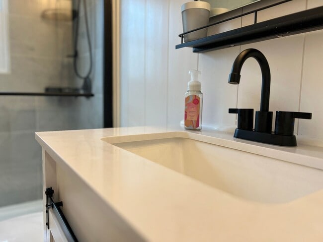 Building Photo - Great Furnished Home in TC