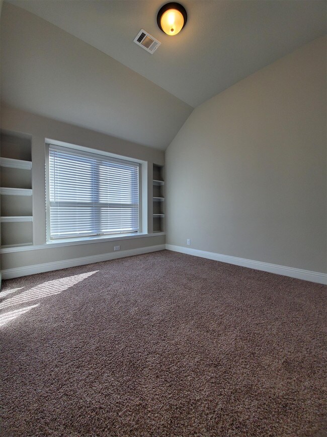 Building Photo - 504 Endicott Dr