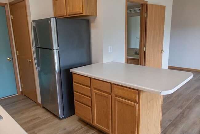 Building Photo - $1,550 | 2 Bedroom, 2.5 Bathroom Multi Floor Town Home | Pet Friendly* | Available for Immediate ...