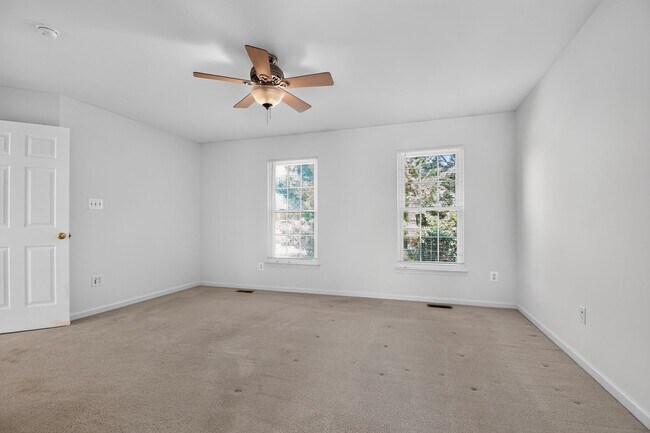 Building Photo - Meticulously maintained & spacious 4 Bd/2 full & 2 half bath home  Home in Dawson's Landing - Pet...