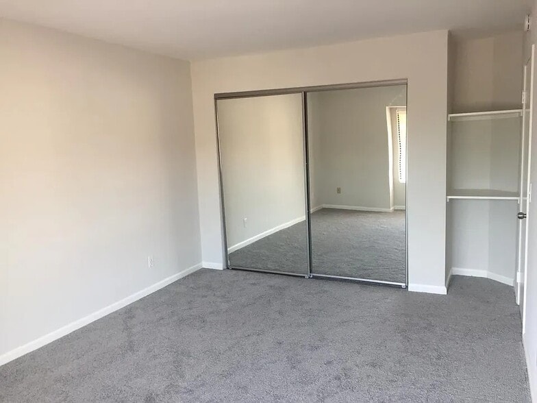 Building Photo - 980 Lupine Hills Drive #84